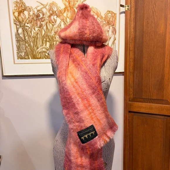 Vintage Handmade Creebridge Scottish Mohair/Wool Blend pink scarf and hat combo - Picture 2 of 7